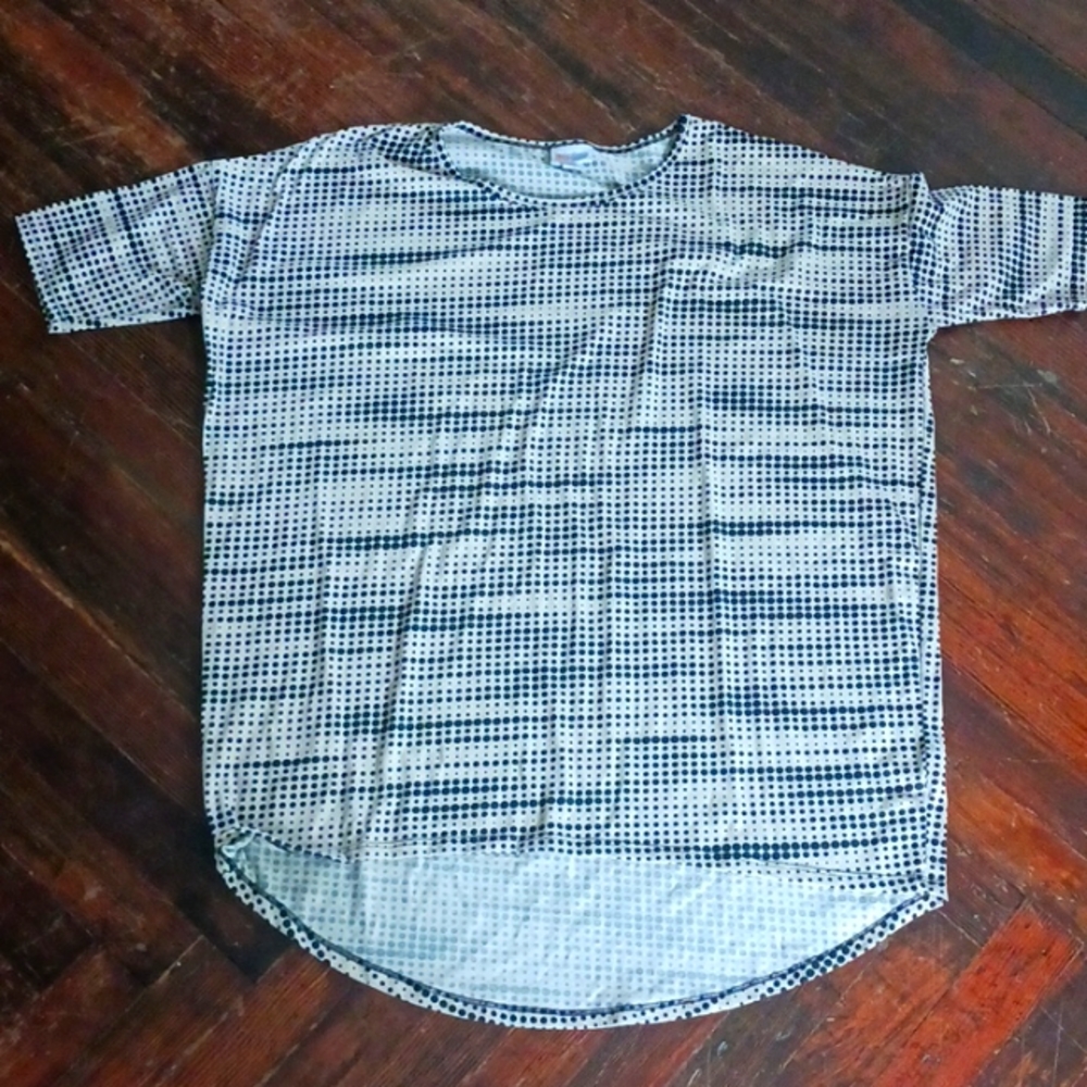 🔷️L LulaRoe Irma Shirt